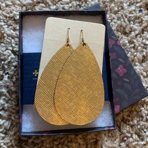 Nickel and Suede Gold Leather Earrings